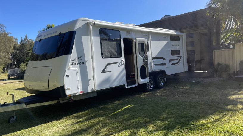 jayco-silver-line-with-bunks-and-slideout-big-1