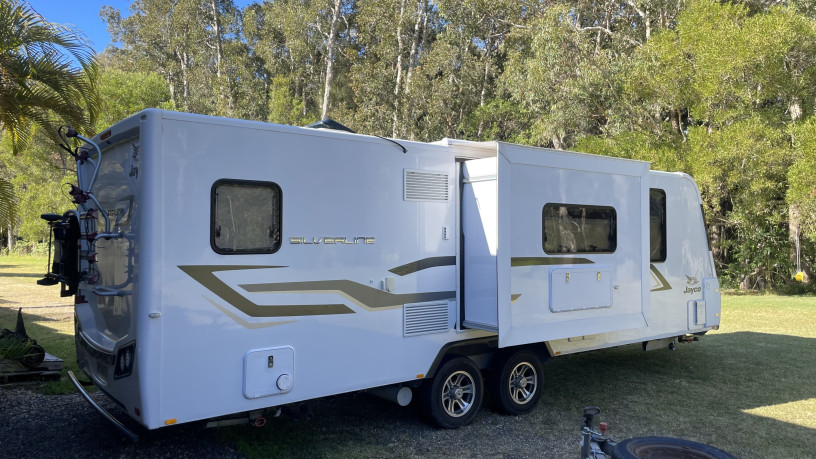 jayco-silver-line-with-bunks-and-slideout-big-2