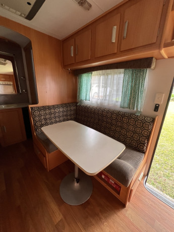 2014-windsor-rapid-452s-caravan-big-4