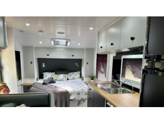 21.6ft Badger RV double bunk Family caravan