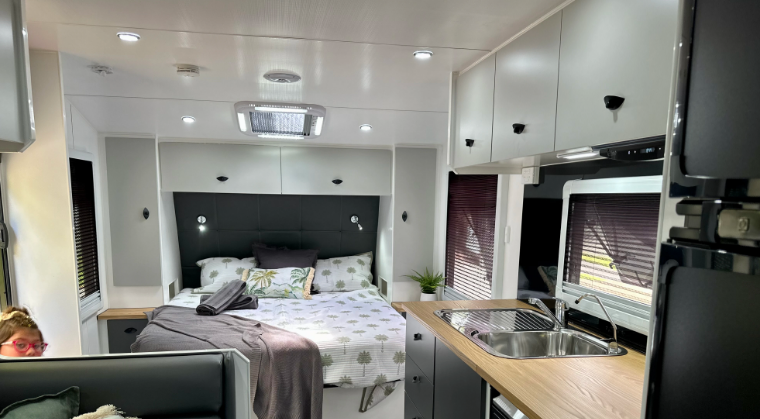 216ft-badger-rv-double-bunk-family-caravan-big-0