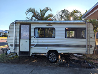 1991 TRAVELLER Pop-top: Ideal for two people; its spacious, clean & in excellent condition.