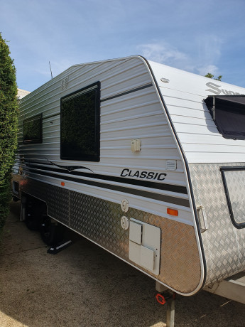 2016-supreme-classic-limited-edition-caravan-big-2