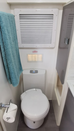 2018-paramount-thunder-pop-top-caravan-186-full-ensuite-separate-toilet-shower-big-10