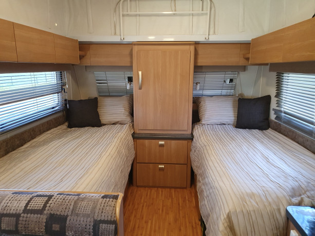 jayco-sterling-pop-top-caravan-big-2