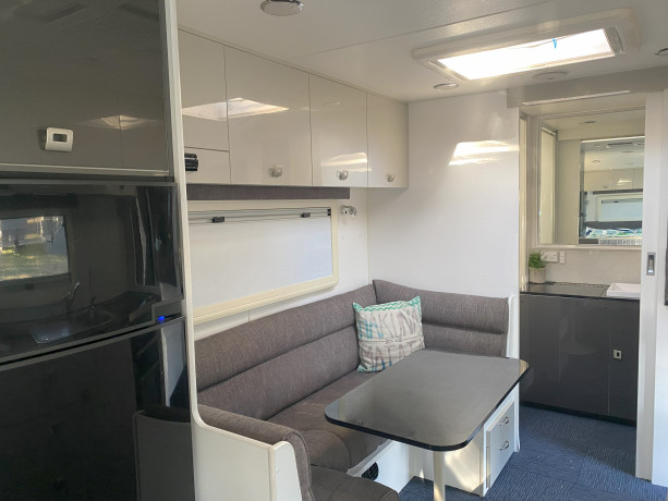2017-franklin-arrow-64m-21ft-206-rcl-c-built-by-concept-caravans-big-4
