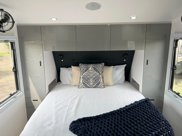 new-in-stock-2023-stallion-shire-huge-en-suite-21ft-full-off-road-caravan-big-5