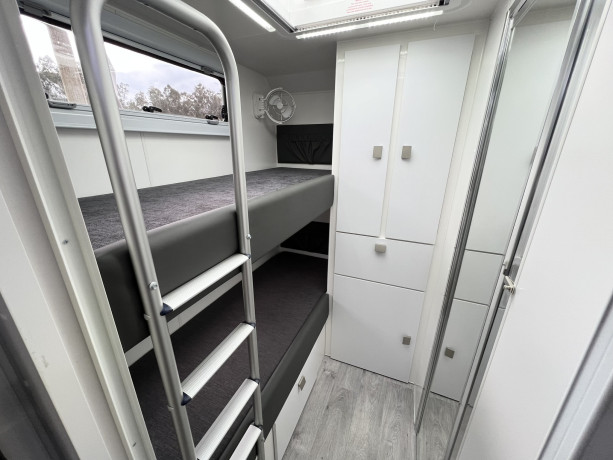 essential-outlander-f2-2b-caravan-21-2-axle-big-11