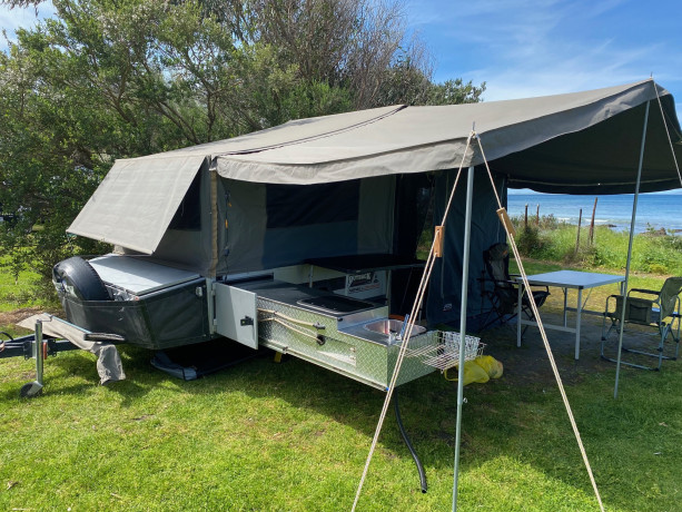 outback-campers-newell-on-road-2018-big-1