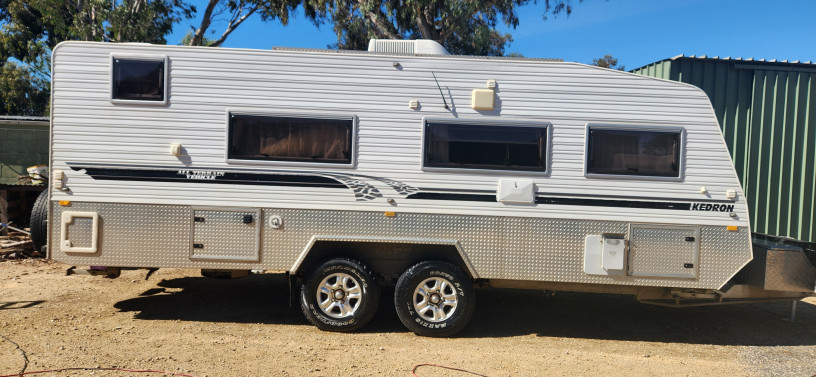 kedron-at5-full-off-road-caravan-big-0