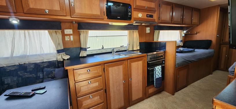 kedron-at5-full-off-road-caravan-big-2