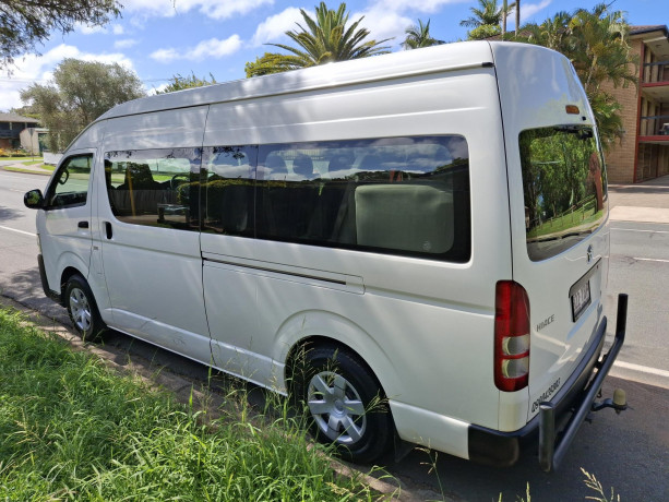 toyota-hiace-minibus-14-seater-big-1