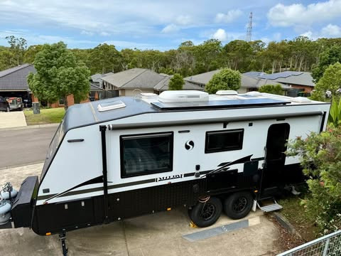 2023-supreme-2060-c-k1e2-t-executive-caravan-big-0