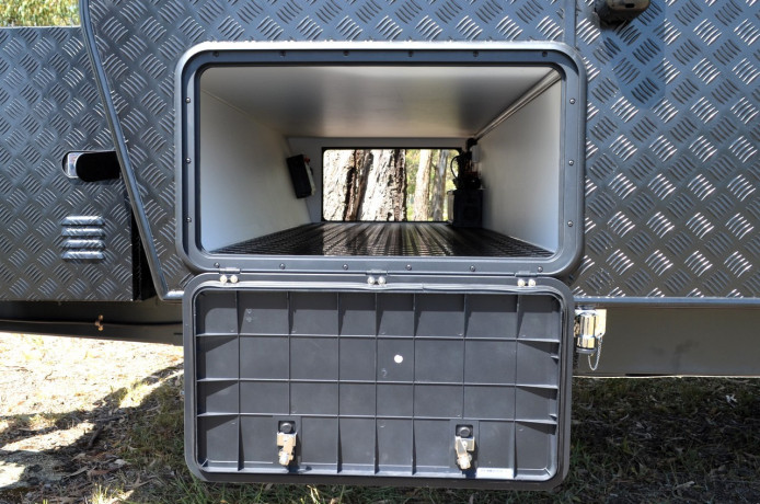 2025-salute-centurion-sl1-sl2-unlimited-off-road-caravan-big-10