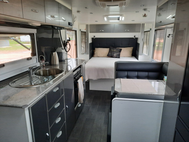 blue-sky-semi-off-road-206-fairhaven-2020-caravan-big-4