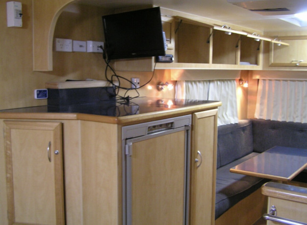 18foot-2-berth-first-fleet-bluestone-caravan-2007-big-2