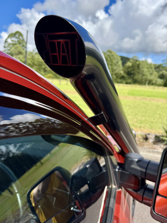 ford-ranger-sport-v6-2023-ready-to-lap-australia-big-12