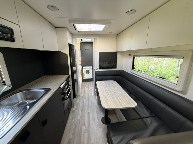 2021-concept-innovation-23ft-family-caravan-triple-bunks-solar-live-in-setup-big-3